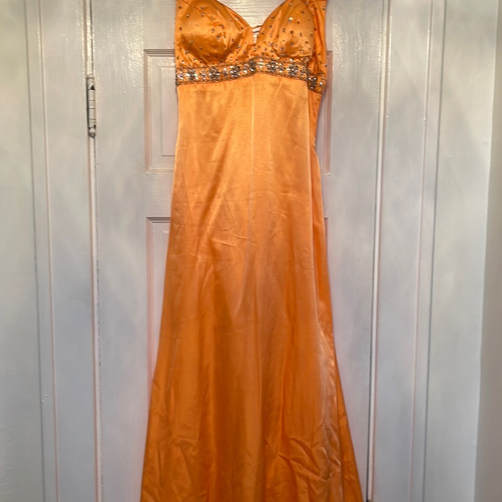 Orang Bridal, Prom any After-Five occasion!